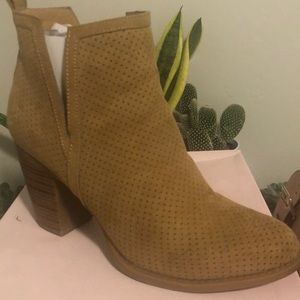 Brown/Tan Heeled Booties